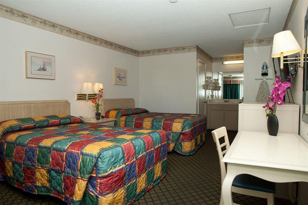 Town House Motel Lancaster Luaran gambar